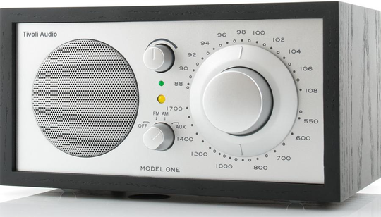 Tivoli Audio Malli ONE, musta/hopea