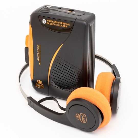 GPO-kasettinauhuri, jossa on kuulokkeet ja bluetooth - GPO Retro